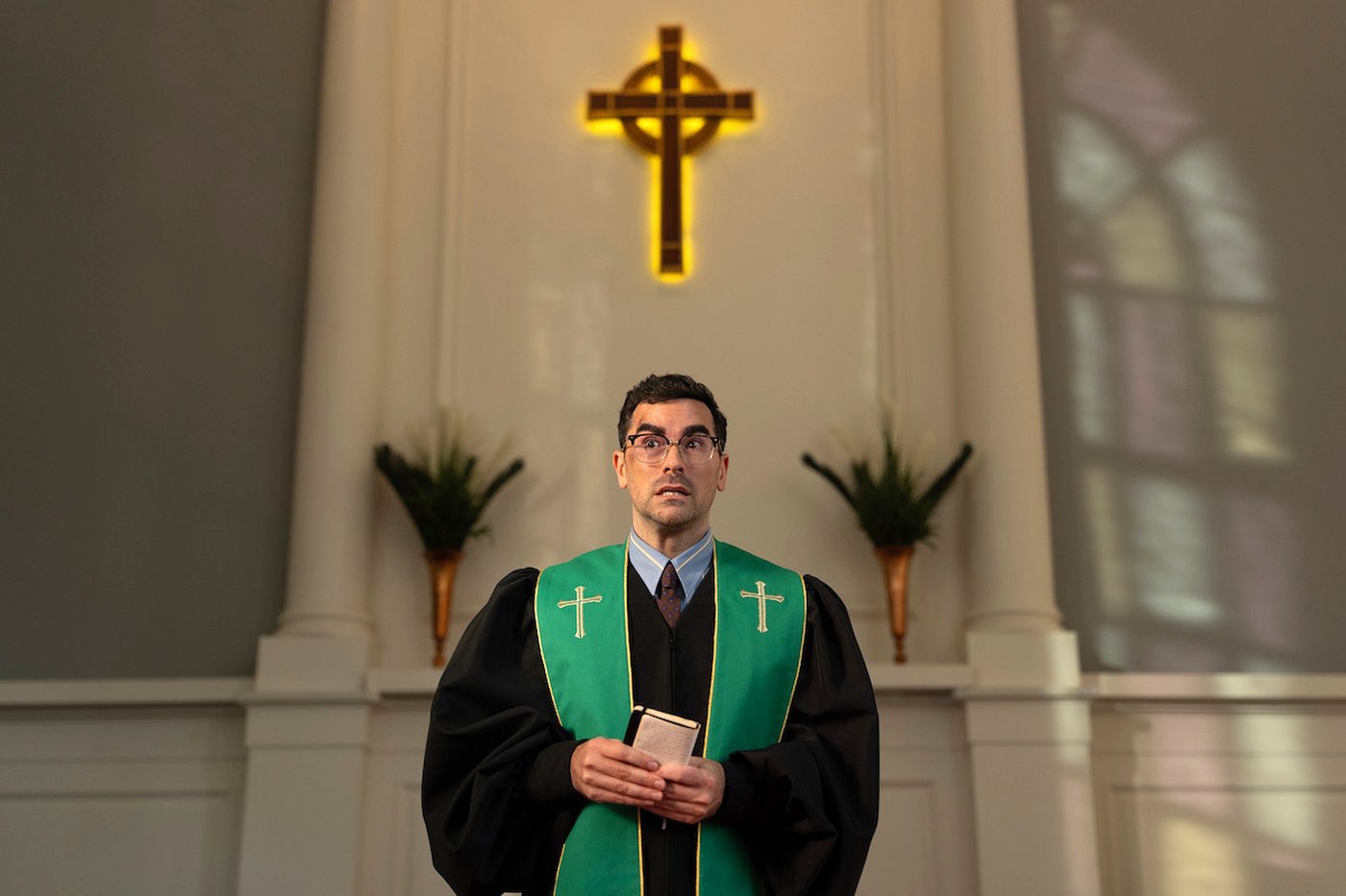 Dan Levy teams up with Canadian musician Peaches for score on Netflix's 'Big Mistakes'