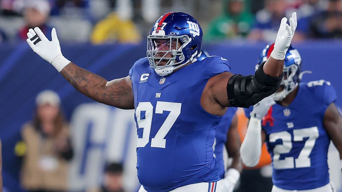 New York Giants defensive tackle Dexter Lawrence II gesturing on field at MetLife Stadium