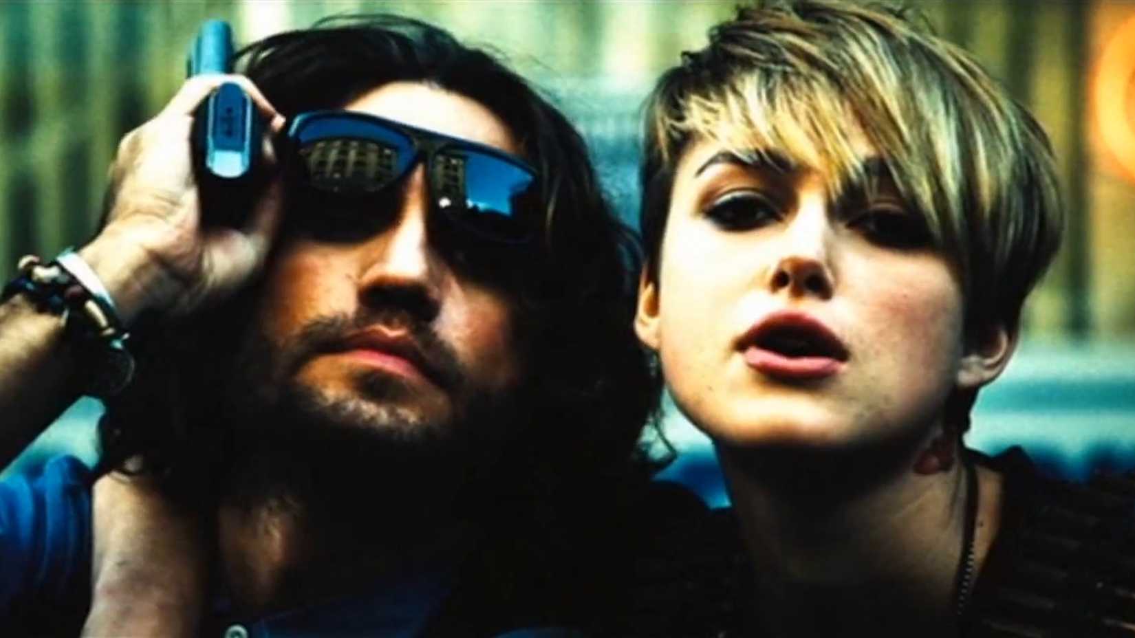 Domino (Kiera Knightly) sitting next to Choco (Edgar Ramirez) in Domino