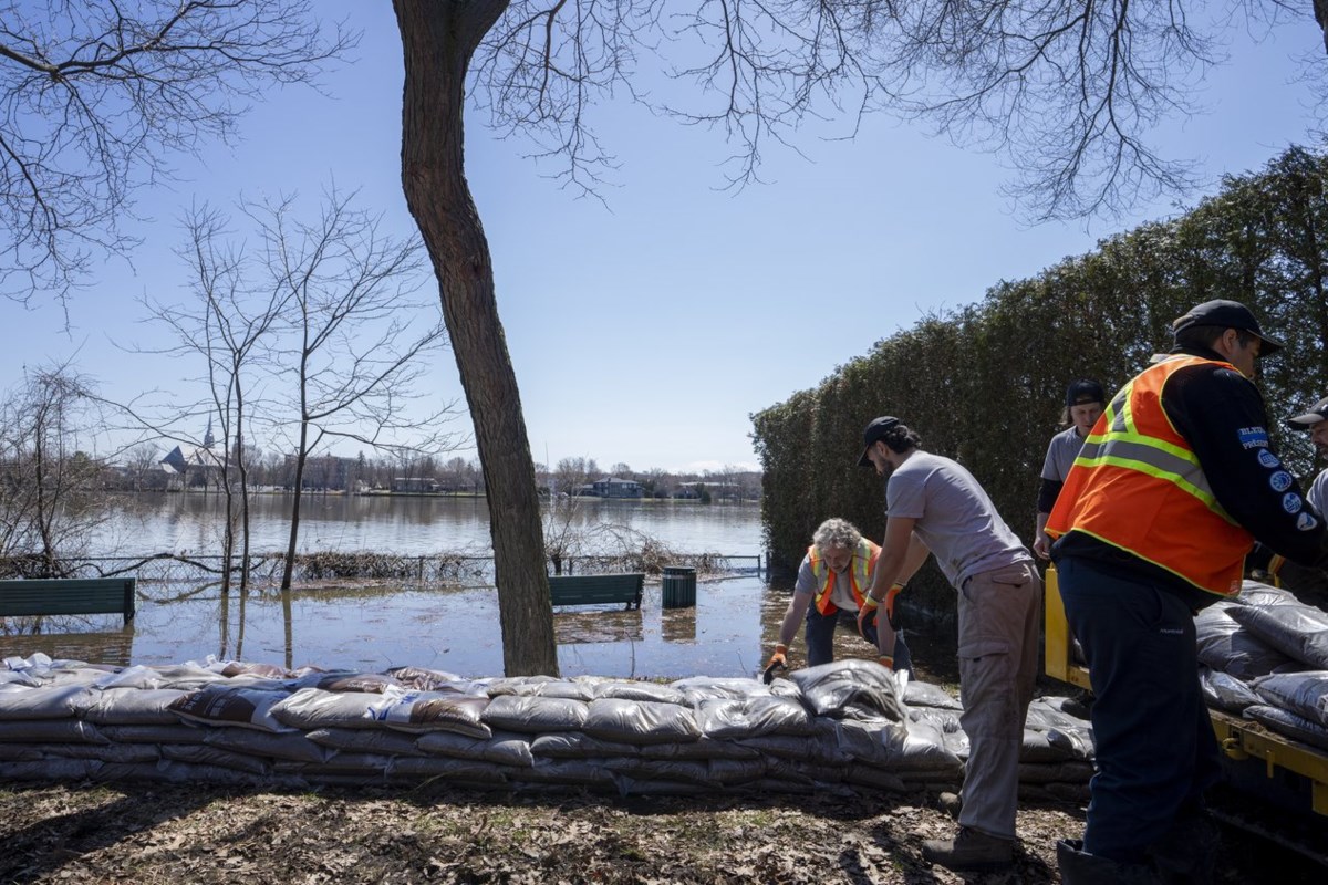 Montreal brings in sandbags, pumps as several provinces on flood alert