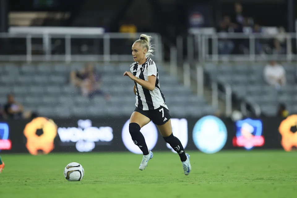 Juventus FC defender Alisha Lehmann dribbles the ball during the second half against Palmeiras.
