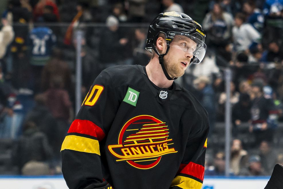 elias pettersson canucks loss