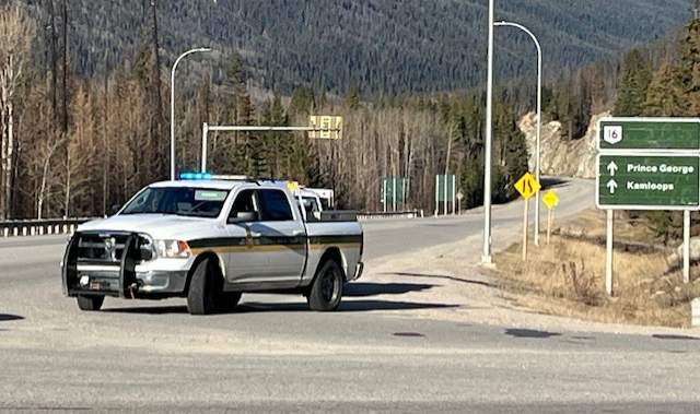 Rock slide shuts down highway near Jasper, Alta.