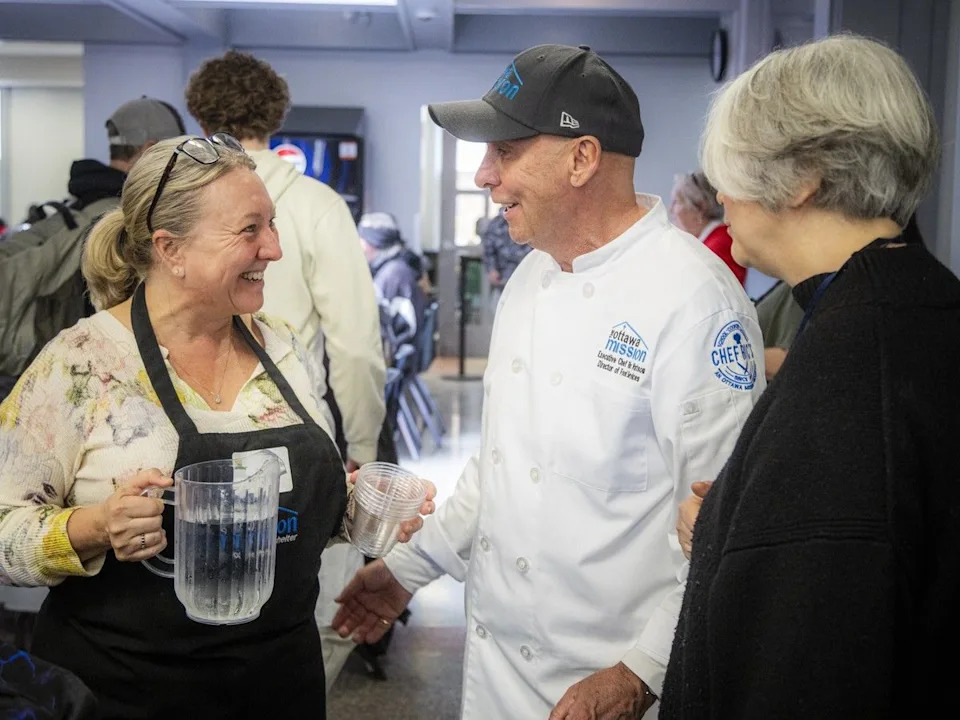 Liberal MP Mona Fortier chats with executive chef Ric Watson, the Ottawa Mission’s director of food services and the founder of the Food Services Training Program.