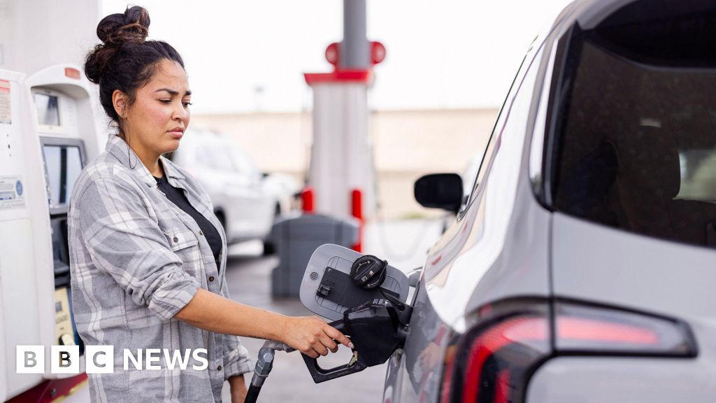UK inflation rises after Iran war pushes up fuel prices - BBC