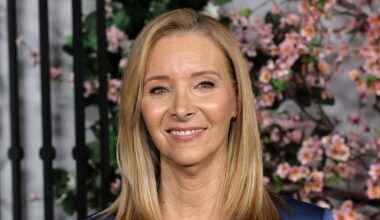 Lisa Kudrow Says Sitcoms Are Afraid to Make Audiences 'Uncomfortable'