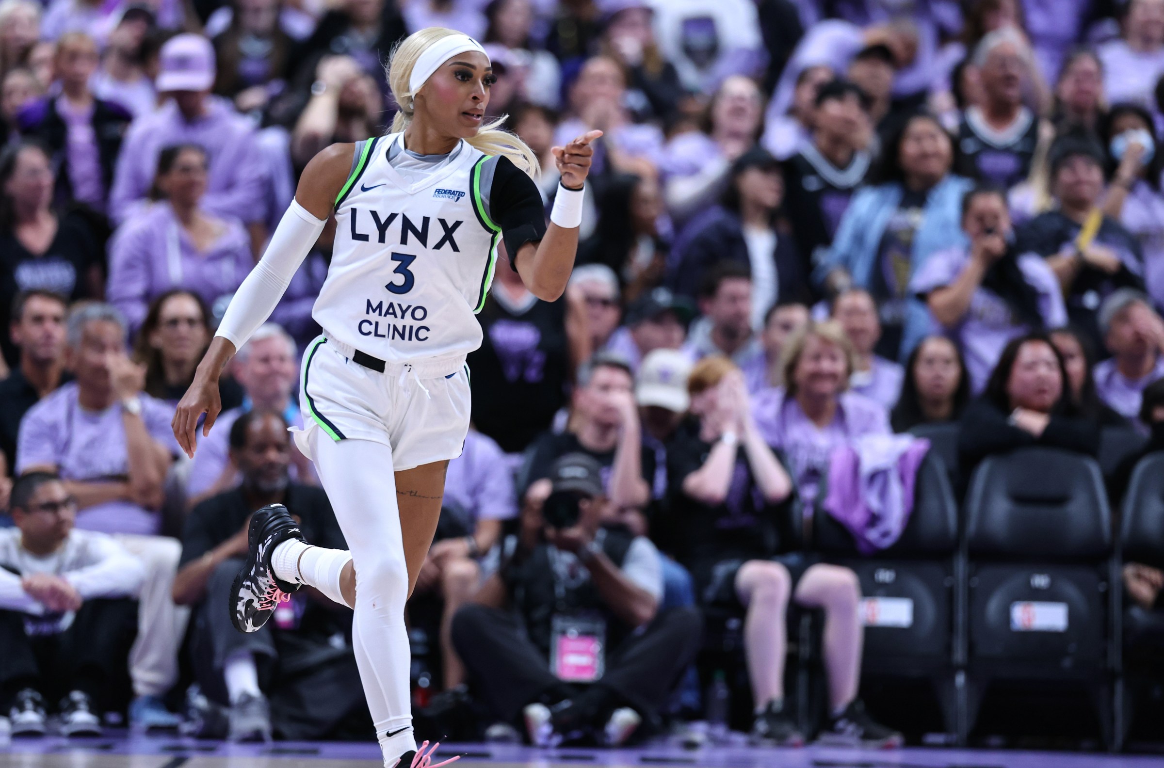 Photo by Jed Jacobsohn/NBAE via Getty Images)