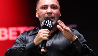 Oscar De La Hoya warns boxers about signing with Zuffa