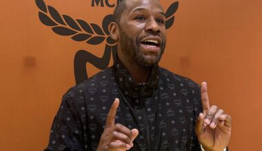 Mayweather-Pacquiao rematch in chaos over contract breach