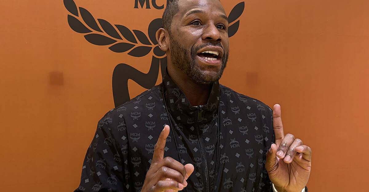 Mayweather-Pacquiao rematch in chaos over contract breach