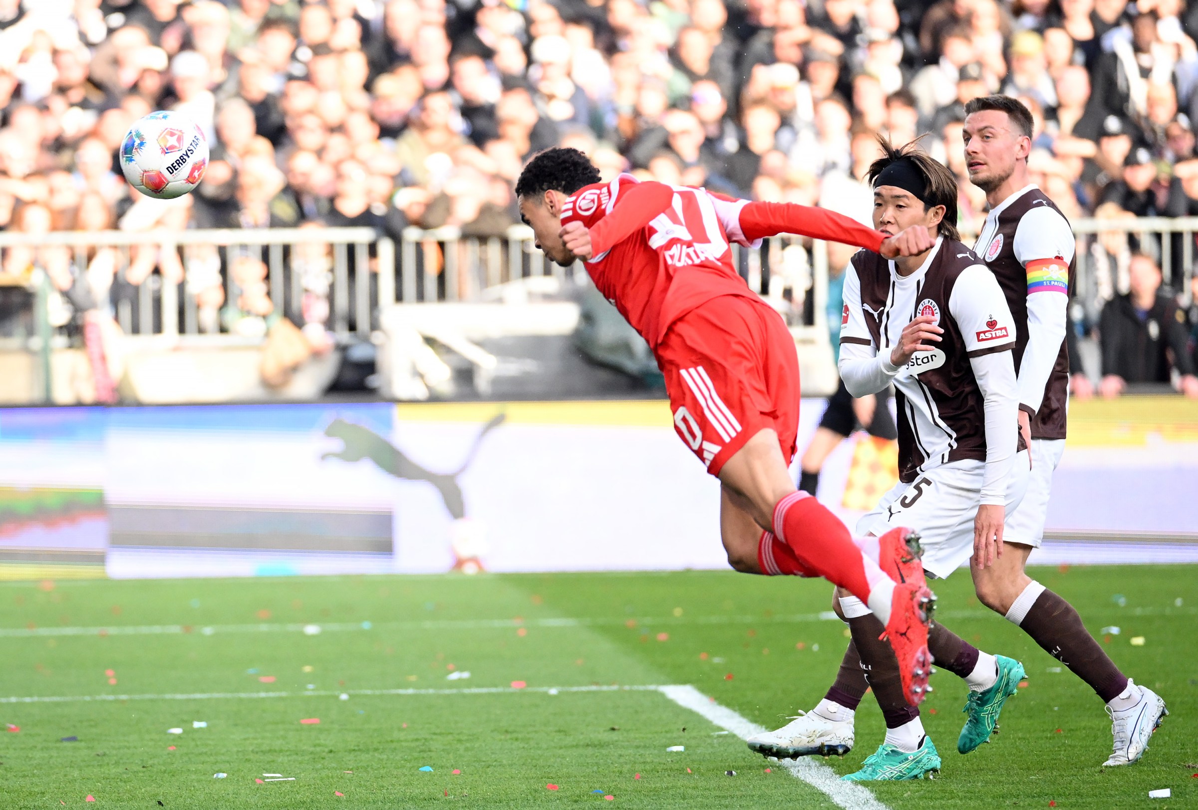 HAMBURG, GERMANY - APRIL 11: Jamal Musiala of FC Bayern Munich scores his team’s first goal during the Bundesliga match between FC St. Pauli and FC Bayern München at Millerntor Stadium on April 11, 2026 in Hamburg, Germany. (Photo by Stuart Franklin/Getty Images)