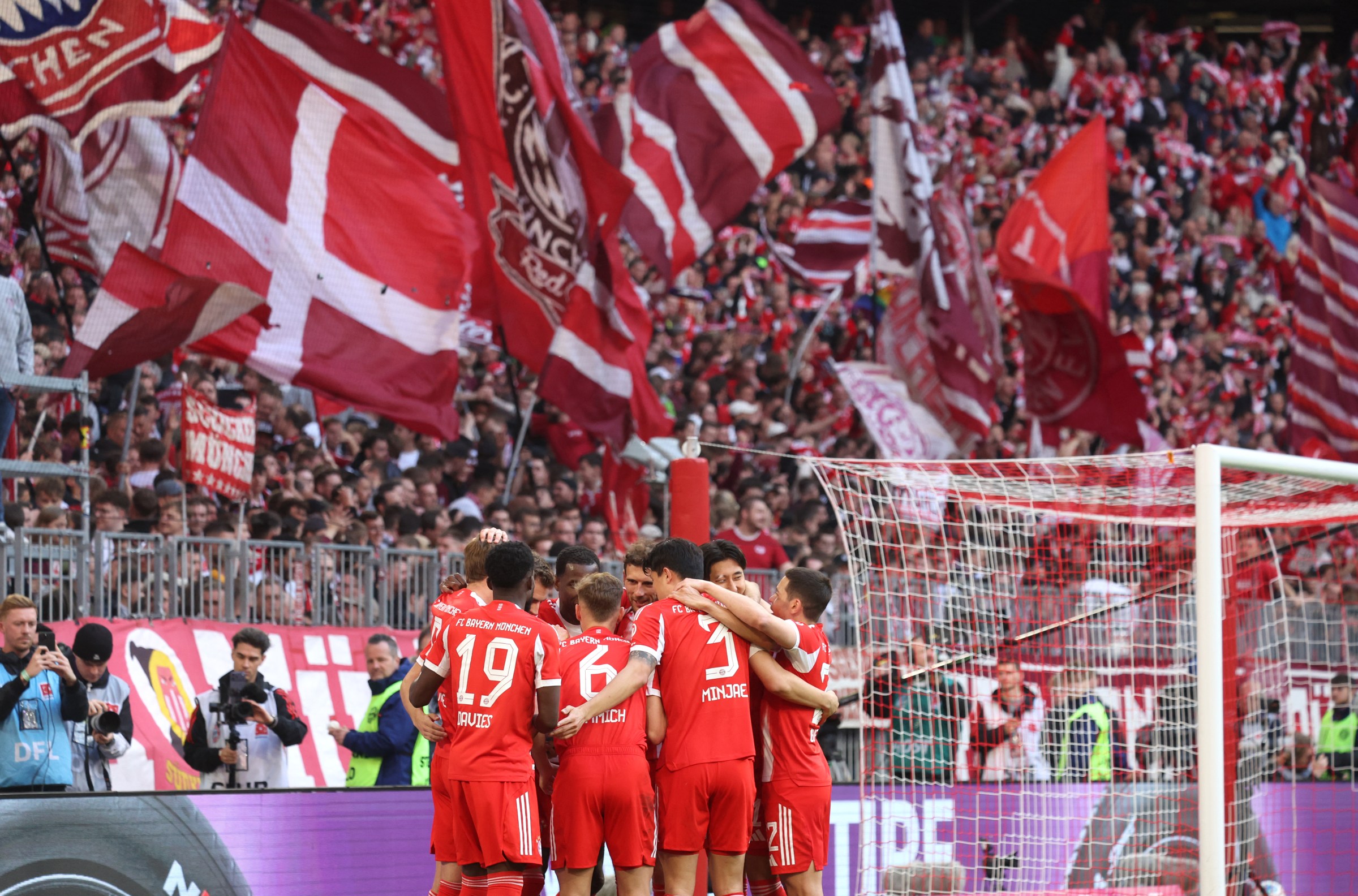 FBL-GER-BUNDESLIGA-BAYERN MUNICH-STUTTGART