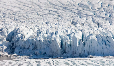 Study finds hidden lake network beneath Arctic glaciers as climate change accelerates – Eye on the Arctic