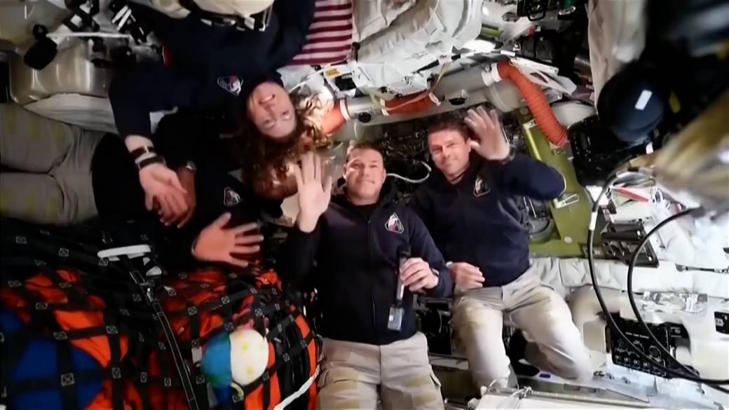 Click to play video: '‘The moon is getting bigger’: Canadian astronaut Jeremy Hansen speaks from space'