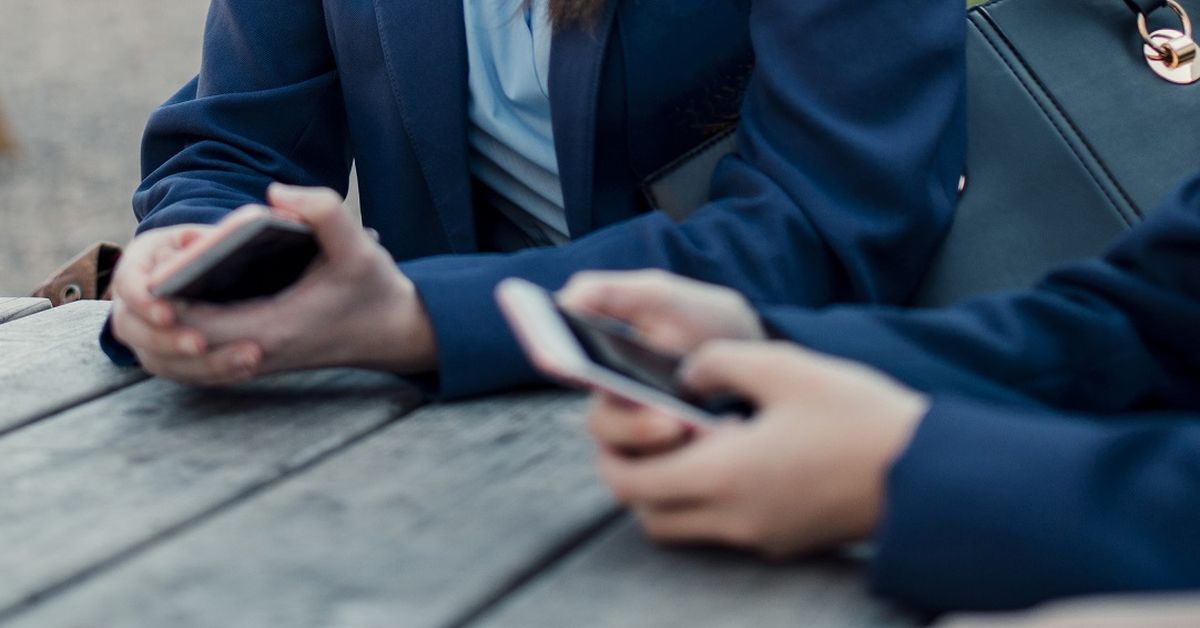 Phones, smartwatches and earbuds to be banned in every Victorian school in extended device crackdown