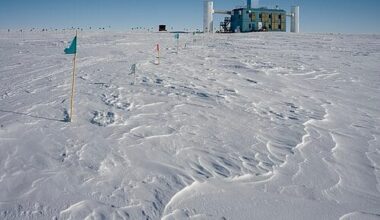 The IceCube Neutrino Observatory at the South Pole, 2023. IceCube Collaboration / NSF. CC BY-SA 4.0.