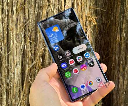 Cover screen of the Samsung Galaxy Z Fold 7 outdoors