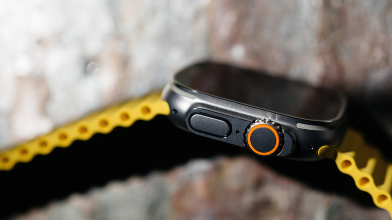 apple watch sideview showing side btton and speaker / water-depth hole