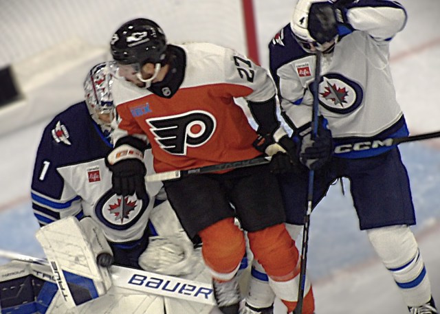Flyers destroy Jets 