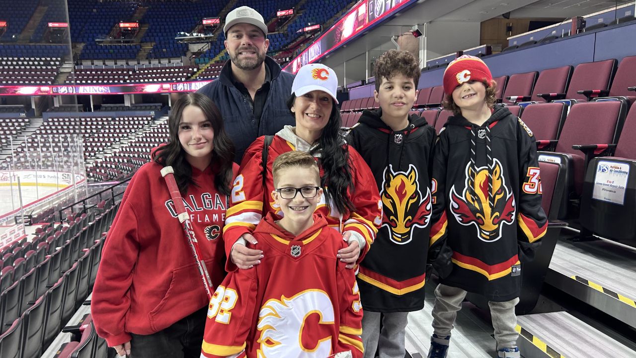 With gesture to 10-year-old fan, Dustin Wolf proves that small goalies can make big impact