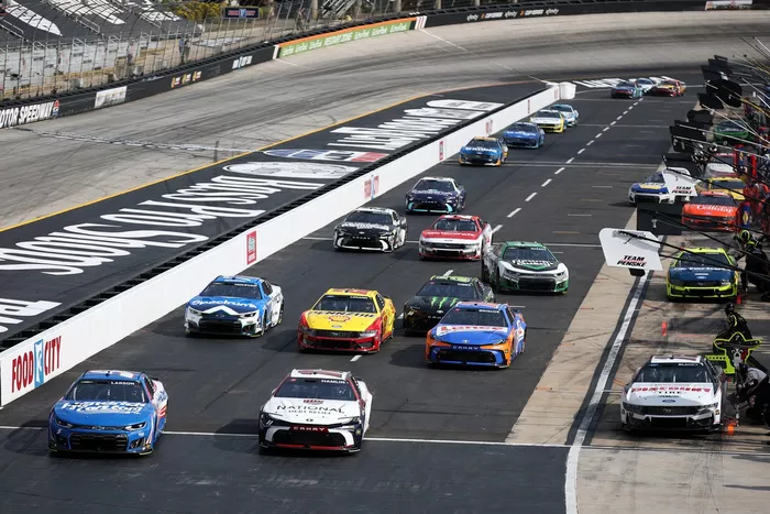 Kyle Larson, Hendrick Motorsports, Denny Hamlin, Joe Gibbs Racing