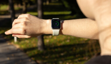 What Those Green Lights On The Back Of Your Apple Watch Mean