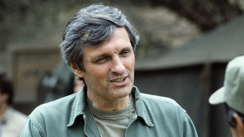 Hawkeye talking to someone in M*A*S*H