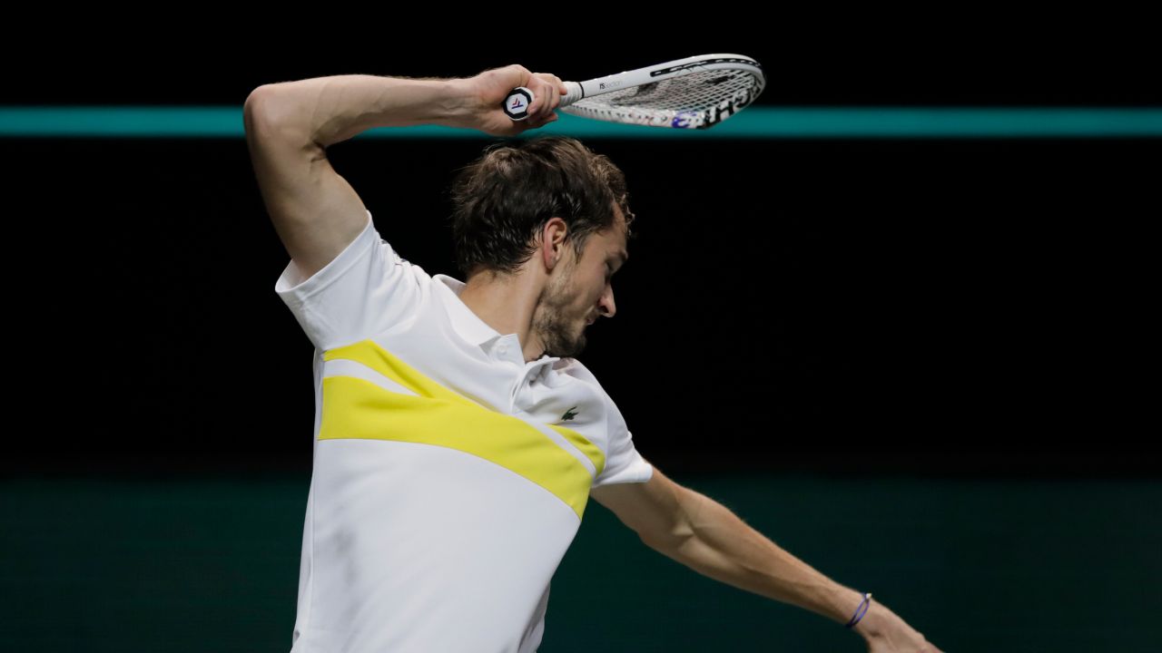 Daniil Medvedev smashes racket seven times in 6-0, 6-0 loss