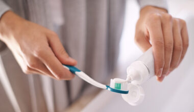 Portrait of an attractive young woman brushing her teethhttp://195.154.178.81/DATA/i_collage/pi/shoots/783515.jpg