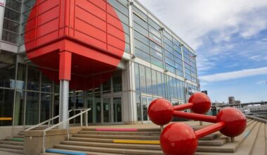 Gateway | implements Galaxy at Montréal Science Centre