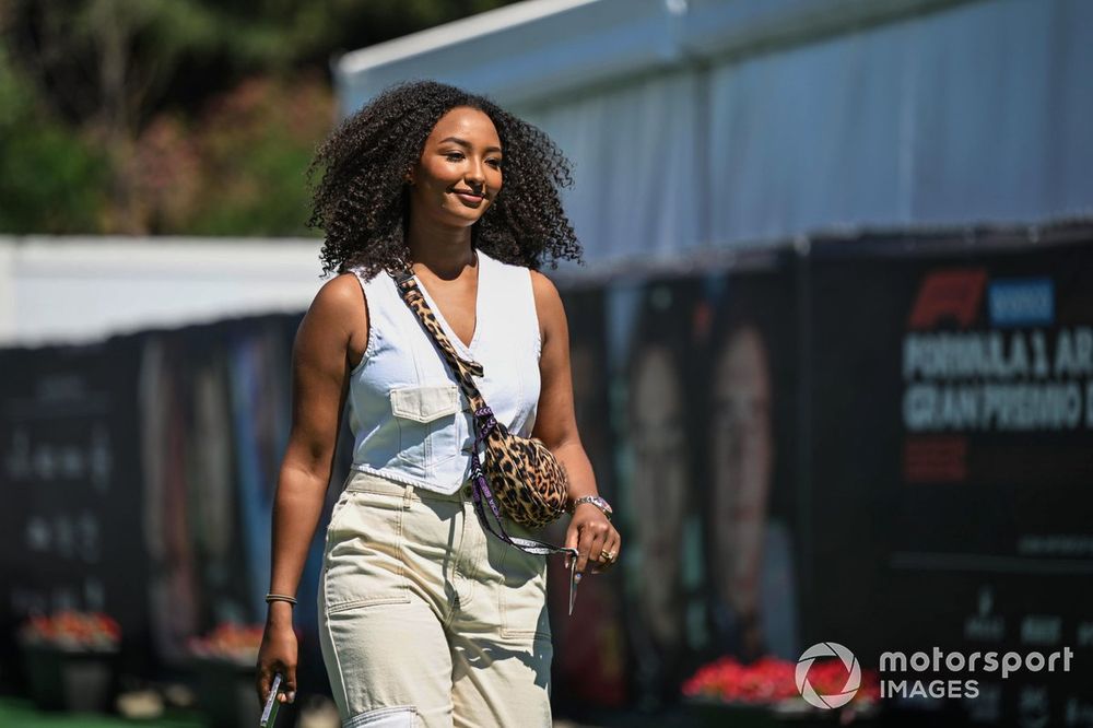 Naomi Schiff, Sky F1