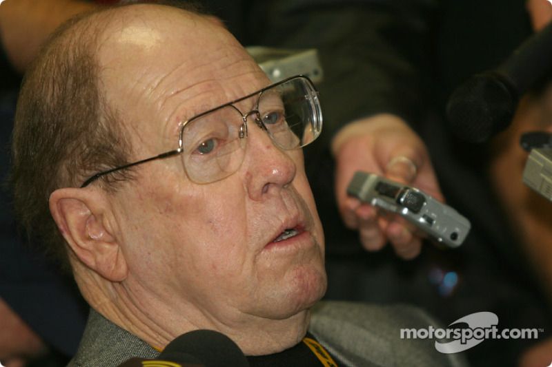 Legendary Bill France meets the members of the media