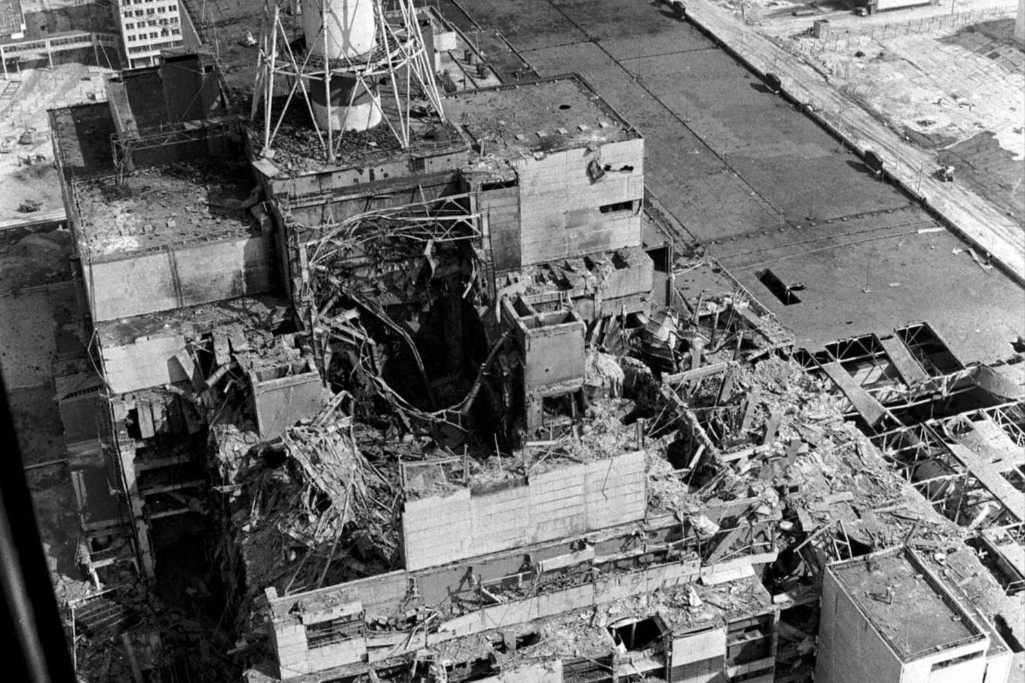 A picture taken from a helicopter in April 1986 shows the destroyed 4th power block of Chernobyl’s nuclear power plant a few days after the catastrophe