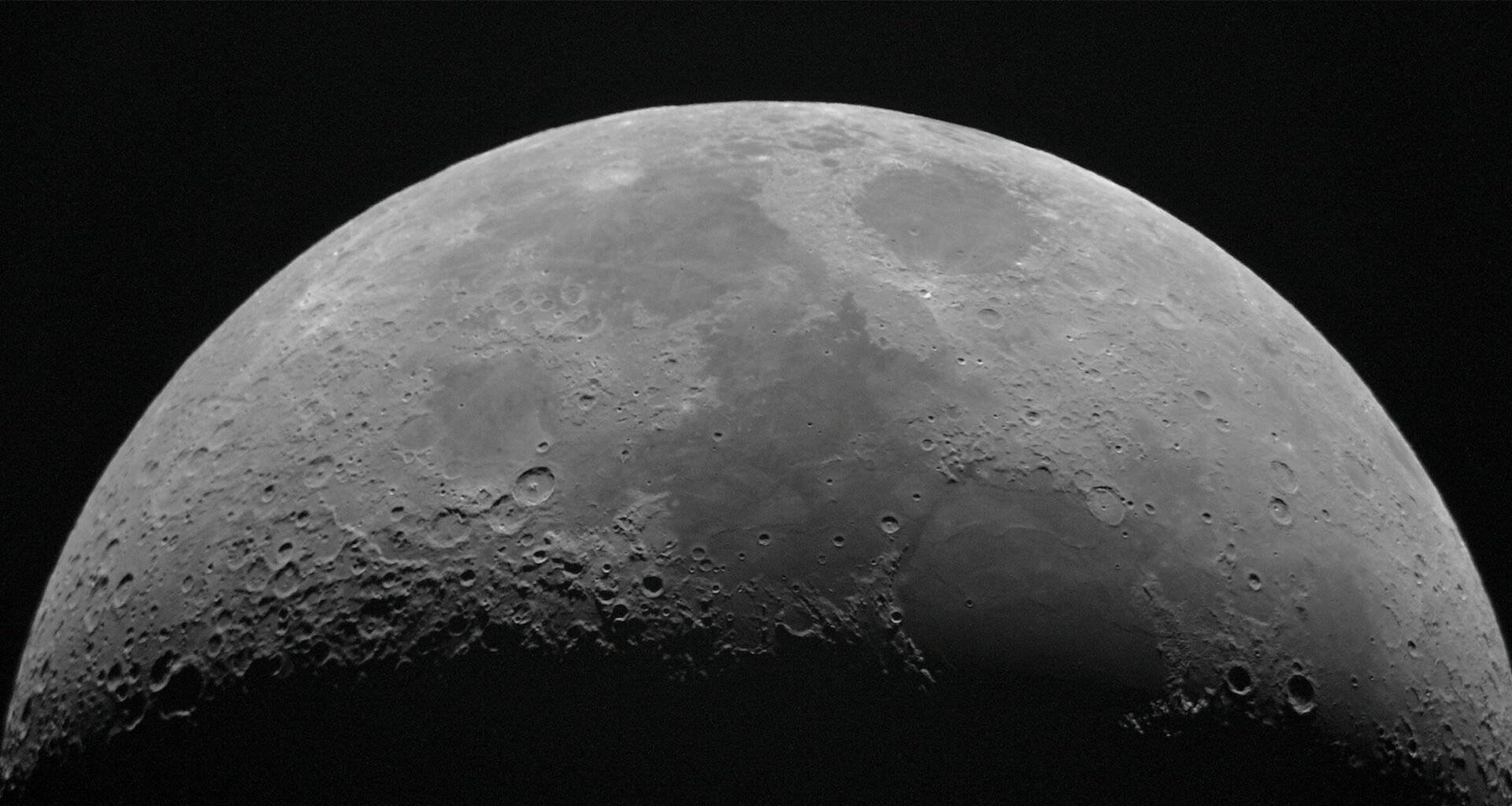 Marble Pedestal: The faces behind Artemis II