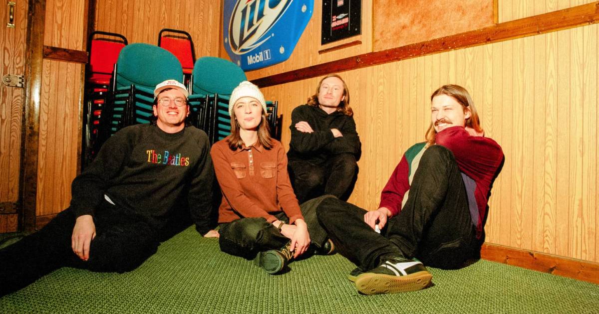 Why We’re Reviewing: Ratboys at the Biltmore Cabaret