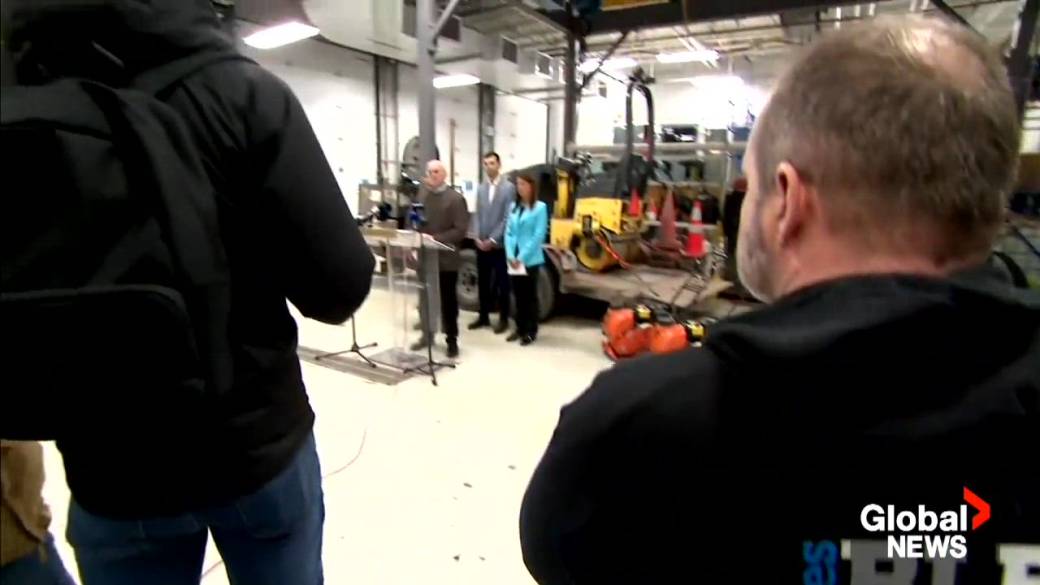 Click to play video: 'City of Montreal to create new pothole-fighting “centres of excellence”'