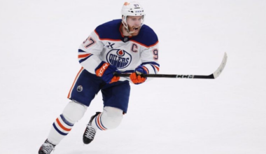 Otherworldly Connor McDavid helps Edmonton Oilers bolster lead in Pacific Division