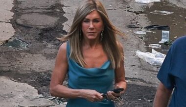 Jennifer Aniston Swapped Trainers for '90s Flip-Flops