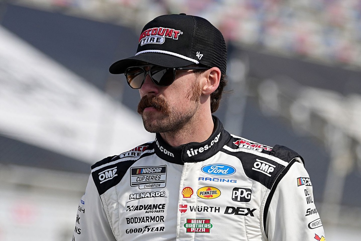 Ryan Blaney’s job is supporting Penske pit crew; not selecting them