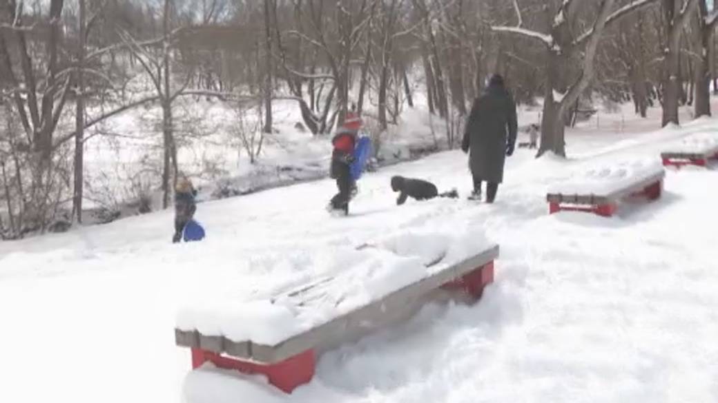 Click to play video: 'Calgary kids turn snowy spring break into a winter playground '