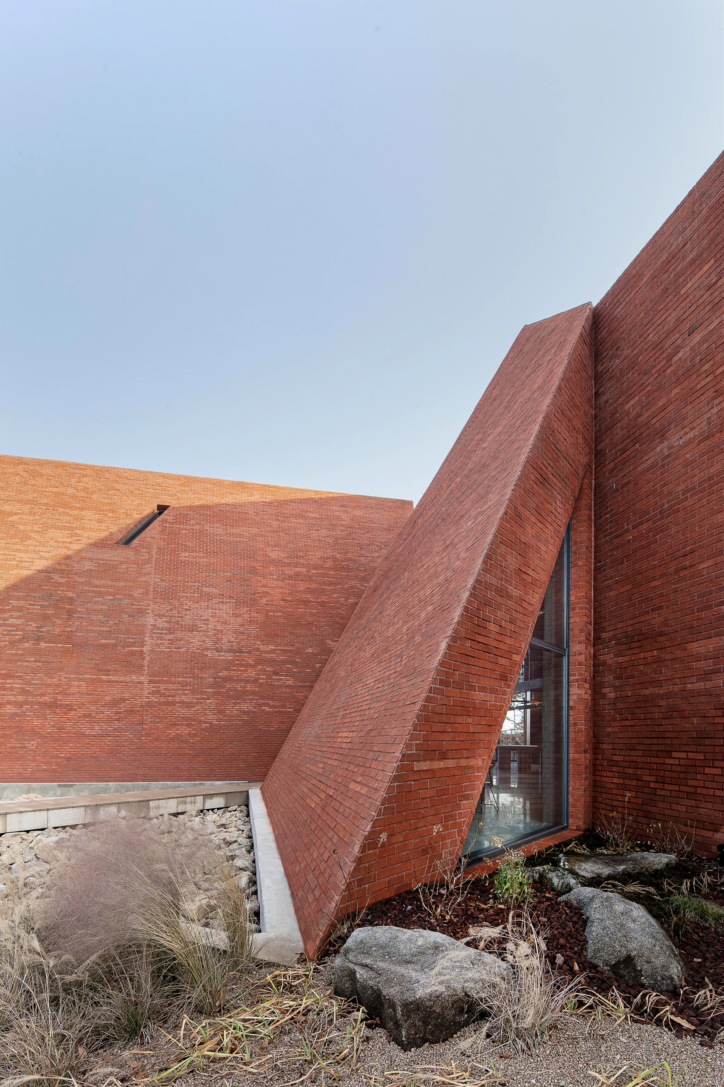 Angular brick exterior of cafe by Sosokki Anac