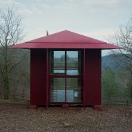 Red cabin in Barcelona by Test and Prefab House Changeover