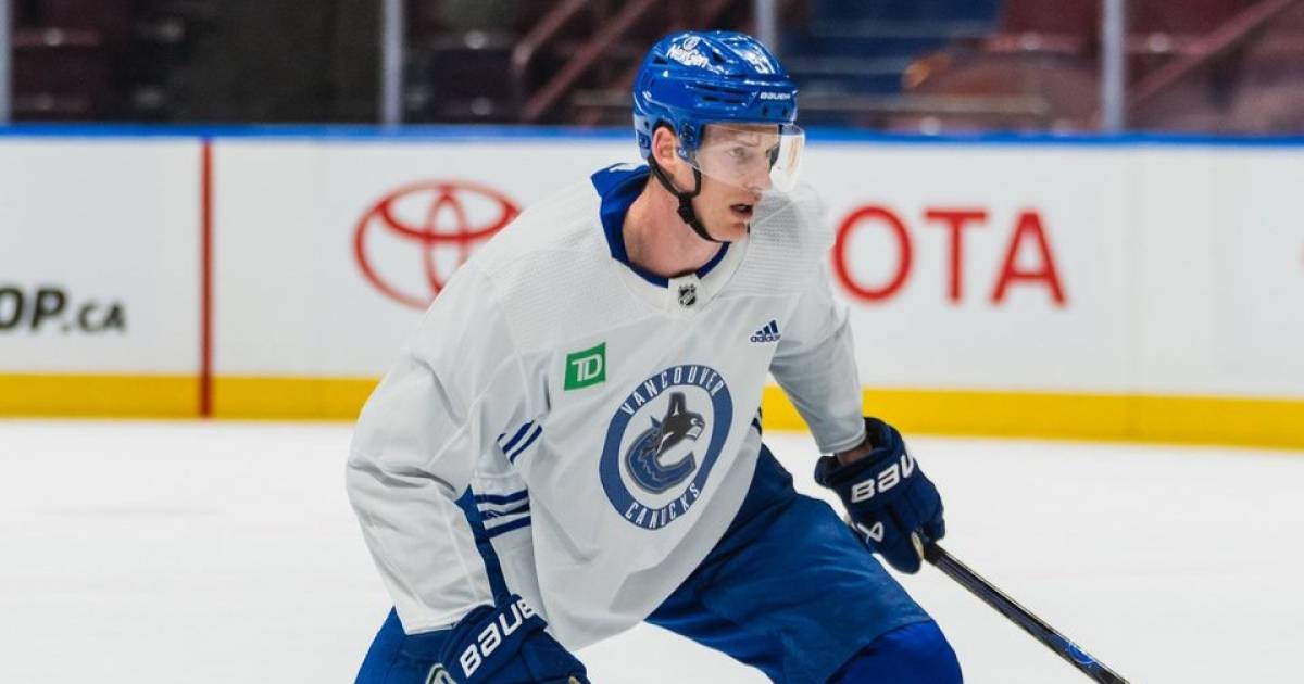 Who should Vancouver hockey fans cheer for in the 2026 Stanley Cup Playoffs?