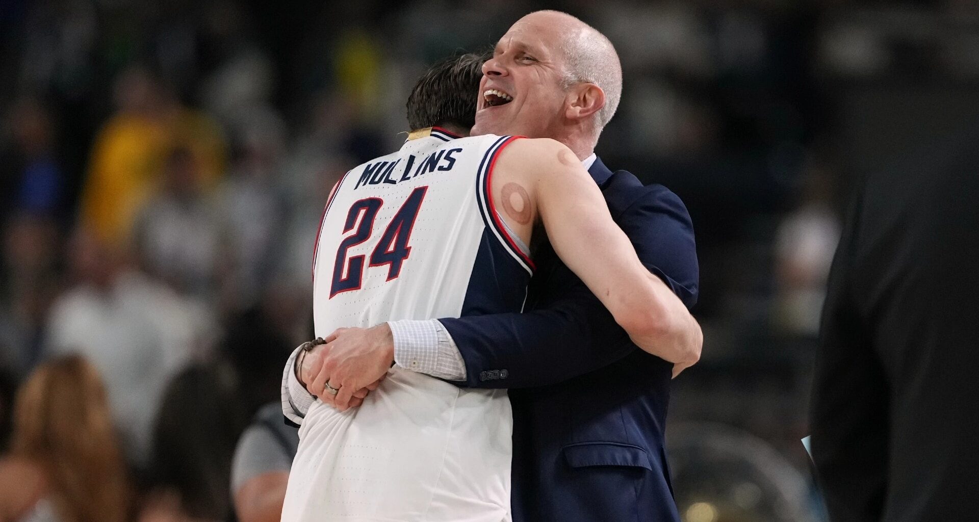 Top-seeded Arizona beats Arkansas to reach Elite Eight for the 1st time since 2015