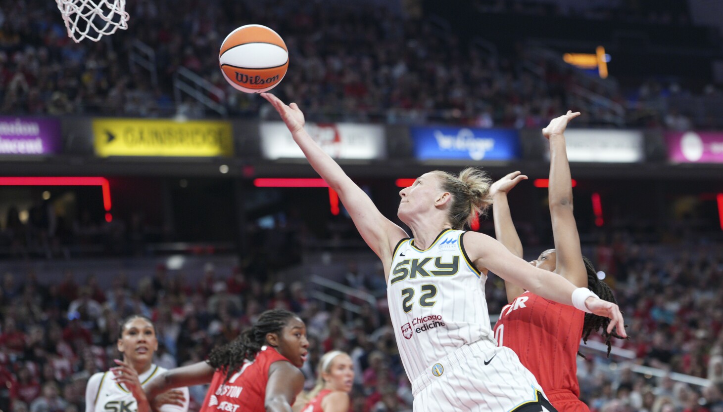 WNBA free agency update: Courtney Vandersloot resigns with the Sky