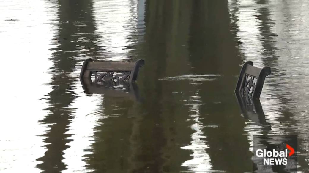 Click to play video: 'Peterborough residents brace for flooding as levels rise on Trent-Severn Waterway'