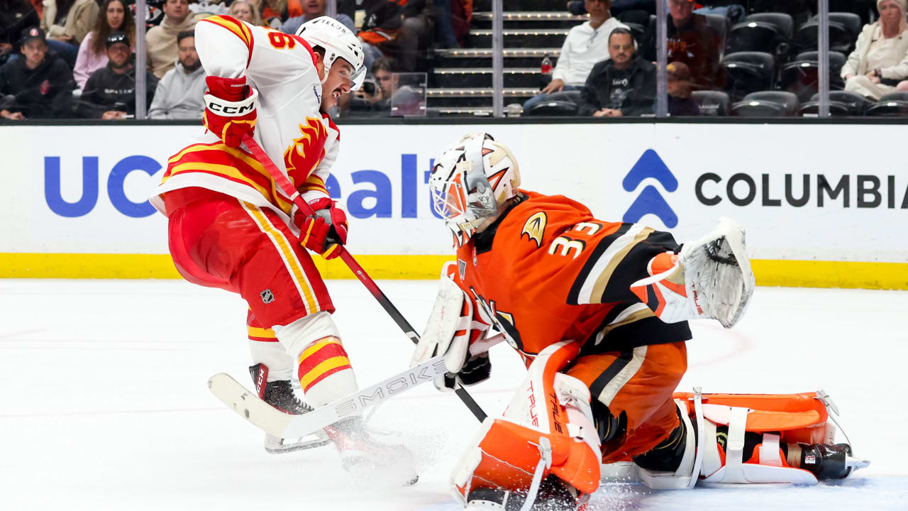 Frost scores twice, Flames hand Ducks 5th straight loss