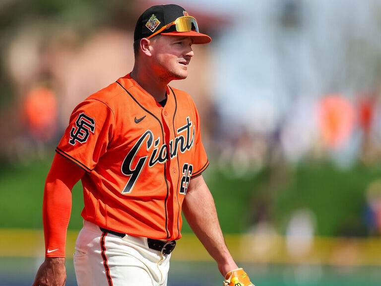 Giants' Chapman caught telling Schmitt to 'catch the f-----g ball'