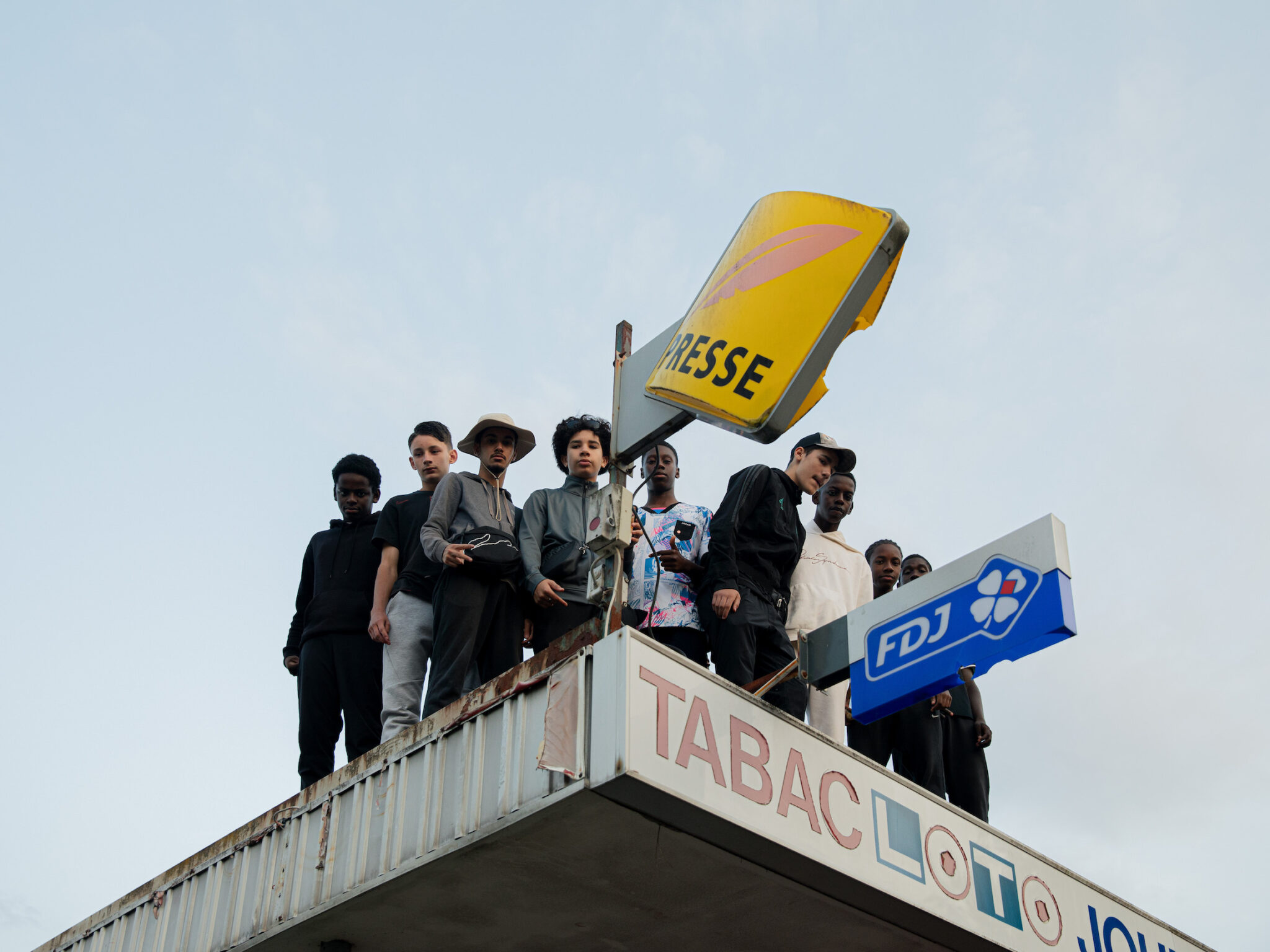 William Keo, “Extramuros,” for Die Zeit. Young men gather on a rooftop in the Briques Rouges, one of Verneuil-sur-Seine’s largest social housing projects. France, July 21, 2023.