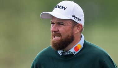Lowry to make cut despite nightmare second round